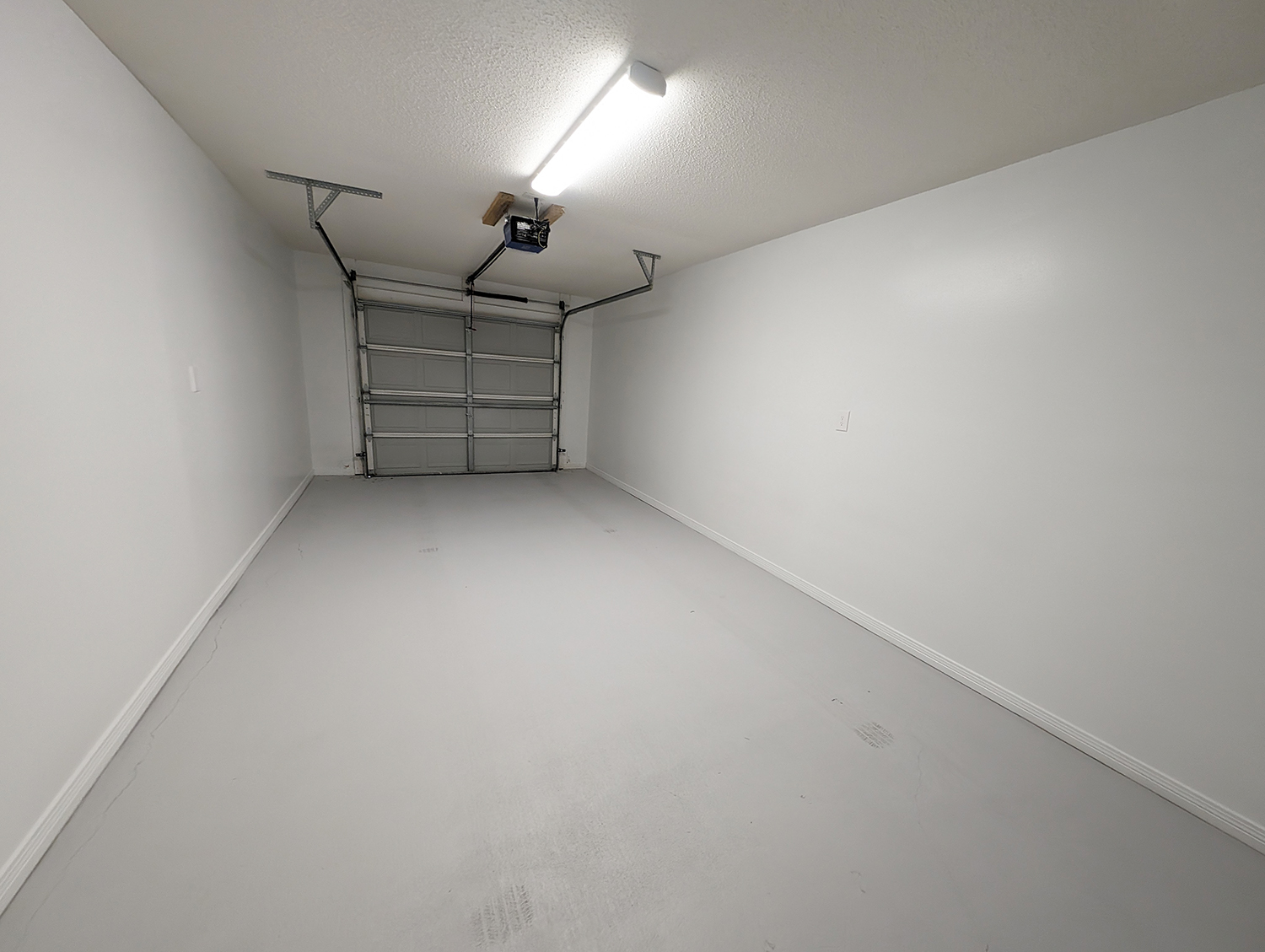 1220 Springfield Drive 1-Car Attached Garage