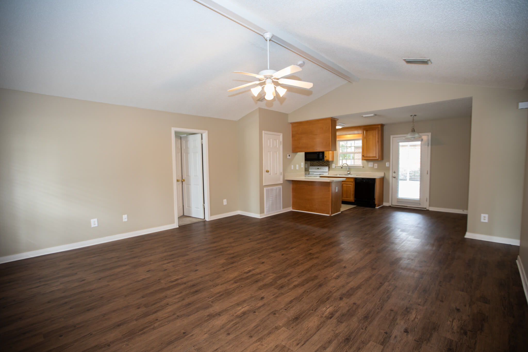 South Pointe Apartment & Rental Homes - 1209 Springfield